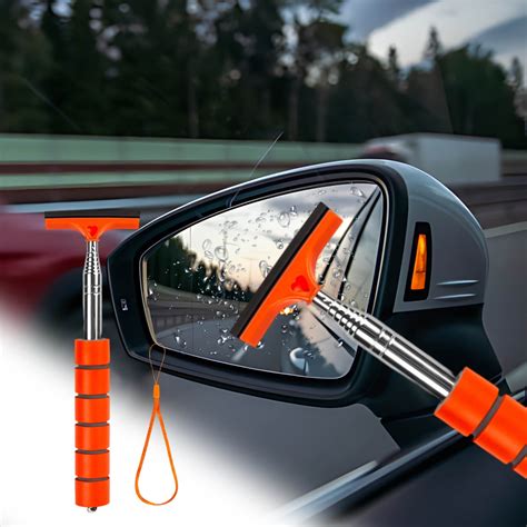 The back of a Citroën C3 with a clear view of the rear wiper in action on a rainy day, emphasizing visibility.