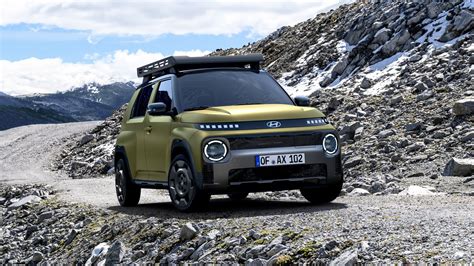Šoninis naujojo Hyundai Inster elektromobilio vaizdas, demonstruojantis jo futuristinį dizainą