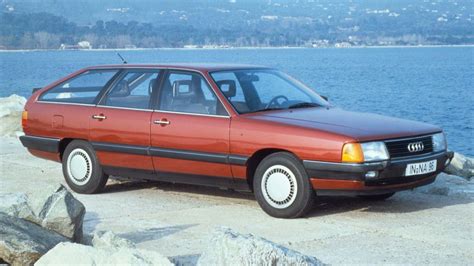 Audi 100 C3 sedano ir Avant modelio iliustracija