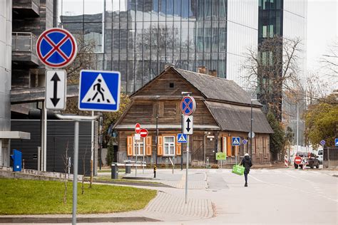 schema: konfiskuotų automobilių kainų svyravimo diapazonas nuo kelių šimtų iki dešimčių tūkstančių eurų
