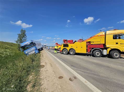 Medikų pagalba avarijos vietoje, kelyje Panevėžys-Skaistgiriai