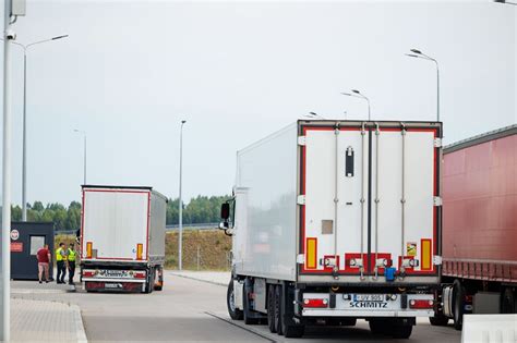 Infografika apie duomenų srautus iš „Bolt“ transporto priemonių į serverius