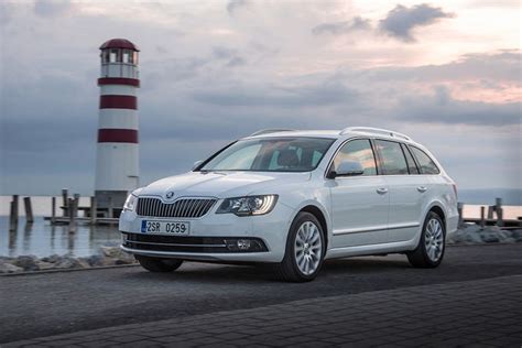 „Škoda Superb“ antros kartos modelio nuotrauka