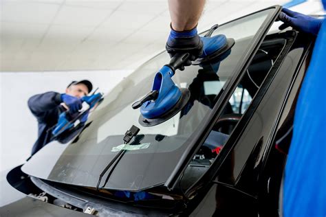Automobilio stiklų keitimo servisas ir įranga