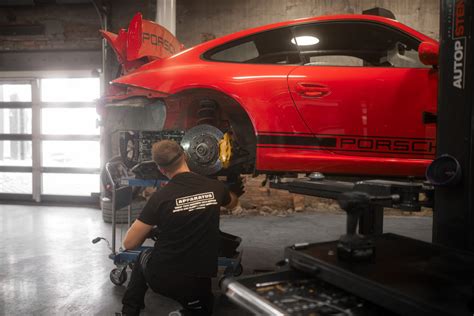 Automobilių remonto dirbtuvės su specialistais
