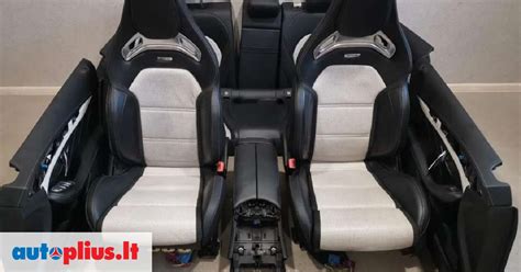 Elegantiškas Mercedes-Benz CLS salonas su medžio apdaila ir odinėmis sėdynėmis