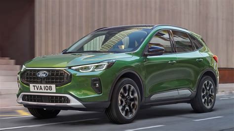 „Ford Kuga PHEV“ interjero ir eksterjero nuotrauka.