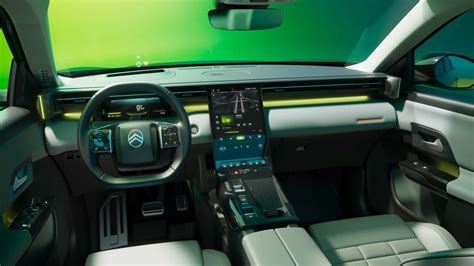 Infographic comparing interior features of Citroën C5 with other models