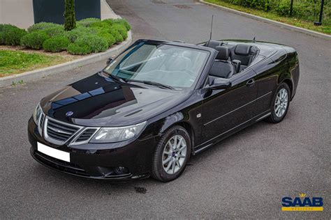 Saab 9-3 (2008 m. modelio) išorės dizaino nuotrauka, pabrėžianti agresyvias kėbulo linijas