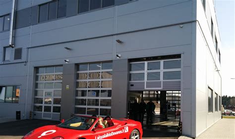 Teminė nuotrauka: automobilis techninės apžiūros centre
