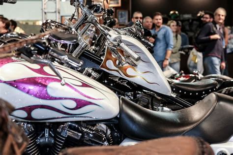 Motociklų parodos „Rising Thunder“ akimirka: custom motociklai ekspozicijoje