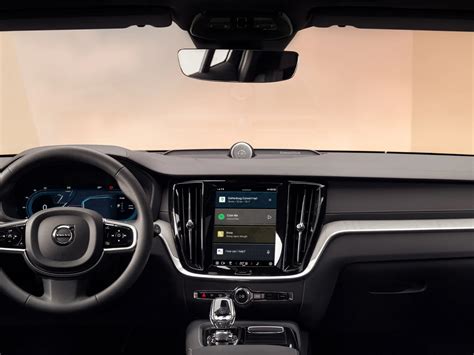 Volvo V60 Plug-in Hybrid interjeras su „Adaptive Digital Display“ vaizduojantis važiavimo režimus