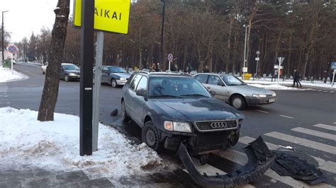 Automobilių susidūrimas prie PC „Mandarinas“