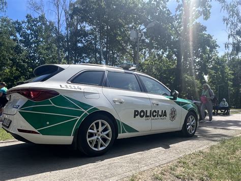„SEAT Leon Sportstourer“ automobilis su policijos ženklinimu