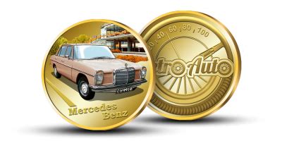 kolekcija retro automobilių, išrikiuotų vestuviniam kortežui