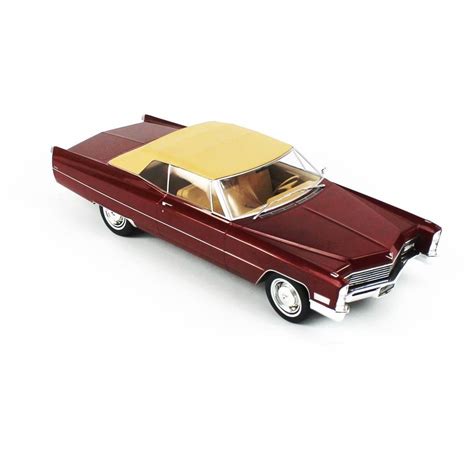 bordo spalvos Cadillac DeVille kabrioletas