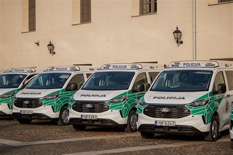 Tematinė nuotrauka: nauji Lietuvos policijos automobiliai rikiuotėje
