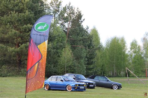 Tematinė nuotrauka: modifikuotas automobilis su coiloveriais