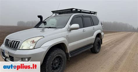 Toyota Land Cruiser 2005 modelio visureigis bekelėje