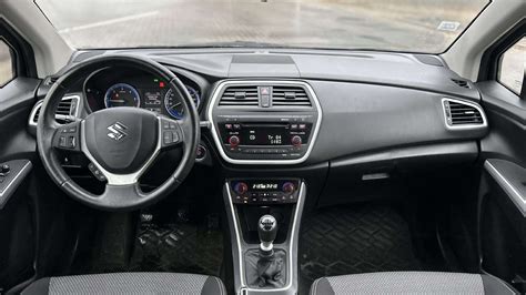 Infografika apie Suzuki SX4 S-Cross Boosterjet variklį ir kuro sąnaudas