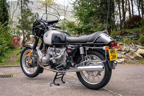 BMW R90S motociklas surinktas iš naujų atsarginių dalių