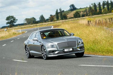Bentley Flying Spur Hybrid interjeras su unikaliomis apdailos detalėmis