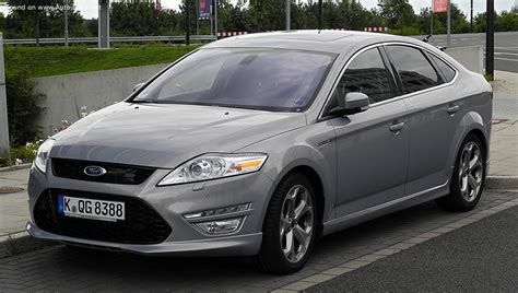 The evolution of Ford Mondeo models, highlighting the 2010 facelift
