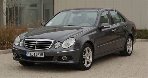 Mercedes-Benz E klasės (W211) automobilio eksterjero nuotrauka