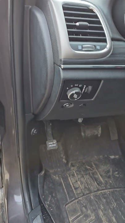 Dujų ir benzino perjungimo jungiklio pavyzdys automobilio salone