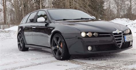 fotogalerija Alfa Romeo 159 su skirtingais stilingais ratlankiais (Vossen, ADV1, Fondmetal)
