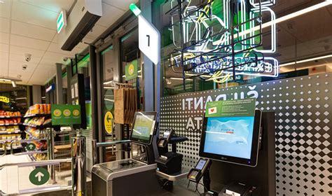Registracijos punkto nuotrauka su savitarnos automatais