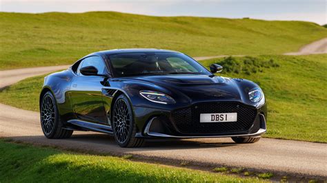 Aston Martin DBS 59 interjero detalės arba unikalus DBX salono anglies pluoštas