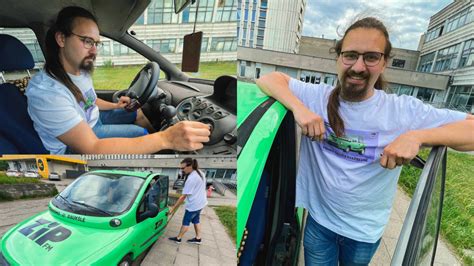 Tematinė nuotrauka: žmonės stumiantys automobilį