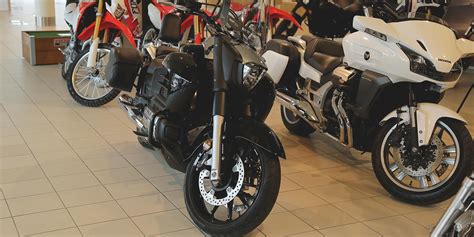 Tematinė nuotrauka: įvairių tipų motociklai JAV aukcione