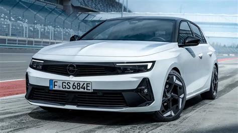 Opel Astra skirtingų kartų iliustracija