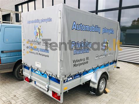 Priekabos tentas su spausdintu logotipu
