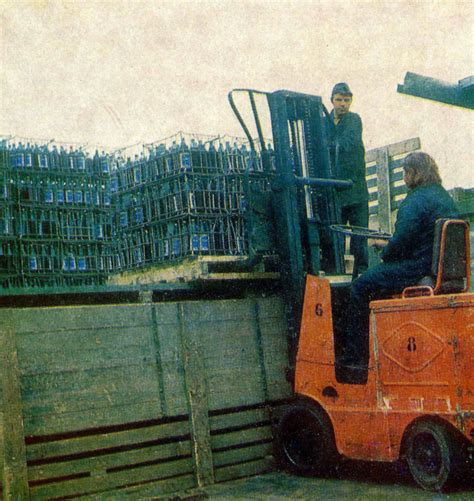 Archyvinė nuotrauka, vaizduojanti sovietinio laikotarpio nelaimės vietos tyrimą Lietuvoje