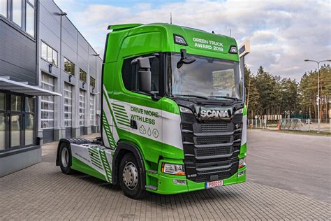 Modernus Scania vilkikas krovinių pervežimui ir logistikai
