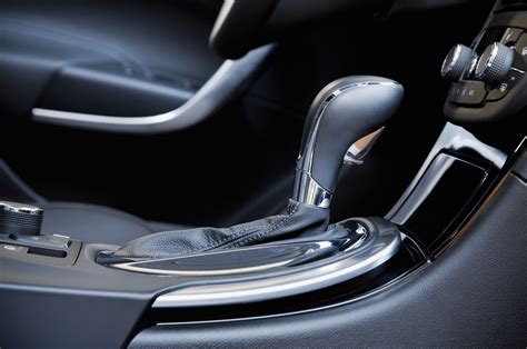 Volvo V60 interjeras su automatine pavarų dėže