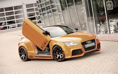 Audi TT (8J) galinės dalies nuotrauka su apšviestu numerio ženklu
