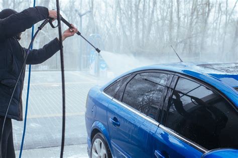 Patarimų infografika: kaip palaikyti automobilio švarą žiemą