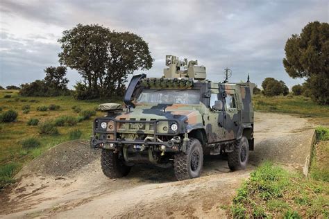 Iveco LMV karinio visureigio nuotrauka