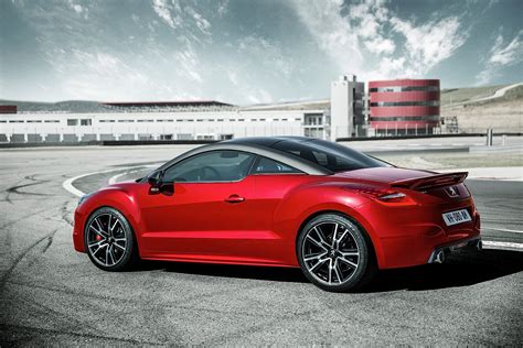 Peugeot RCZ-R modelio nuotrauka, pabrėžianti jo sportišką dizainą