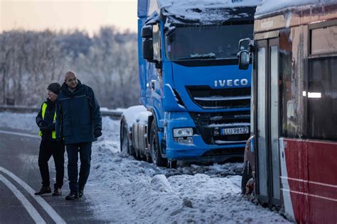 Infografika: Ukrainos sienos kirtimo taisyklės automobiliams