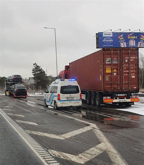 infografika: pagrindinės transporto priemonės techninės patikros vietos po variklio gaubtu