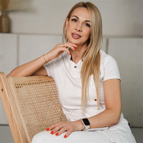 „Solarplexius“ stiklai: giliai juodi iš išorės, skaidrūs iš vidaus