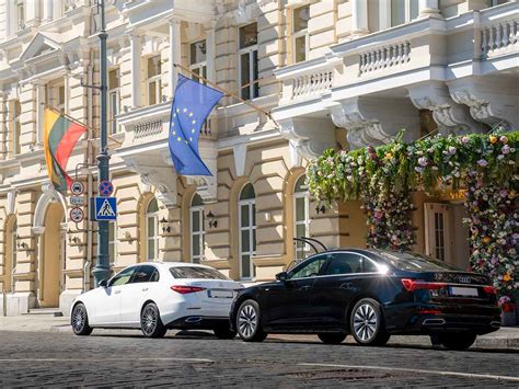 Teminė nuotrauka su automobilių nuomos punktu Lietuvoje
