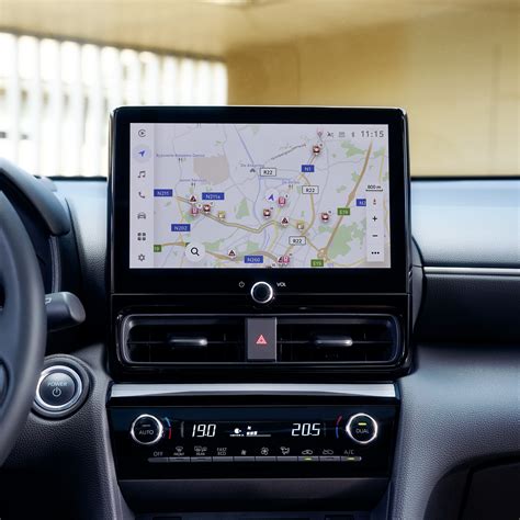 Opel Insignia interjero detalė su multimedijos sistema ir valdymo mygtukais