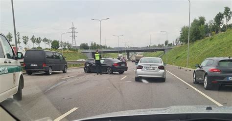 Nuotrauka: Avarija Vilniaus aplinkkelyje su apvirtusiu sunkvežimiu