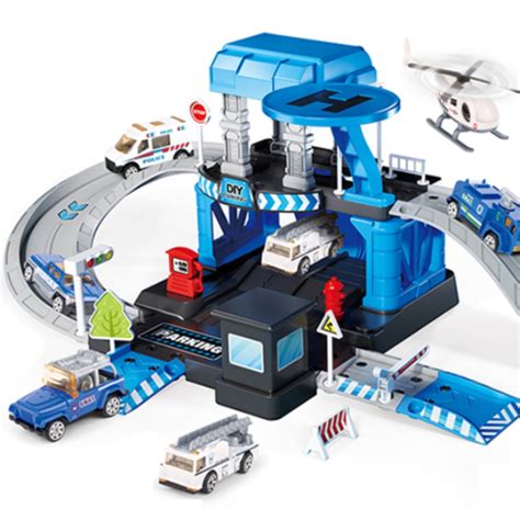 Teminė nuotrauka su įvairiais vaikiškais automobiliais ir žaislinėmis transporto priemonėmis